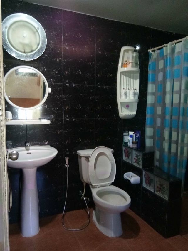 บ้าน 5 หลัง ซีวิว พร้อมสระว่ายน้ำ บนเนินเขาหลังโรงเรียนฉลอง