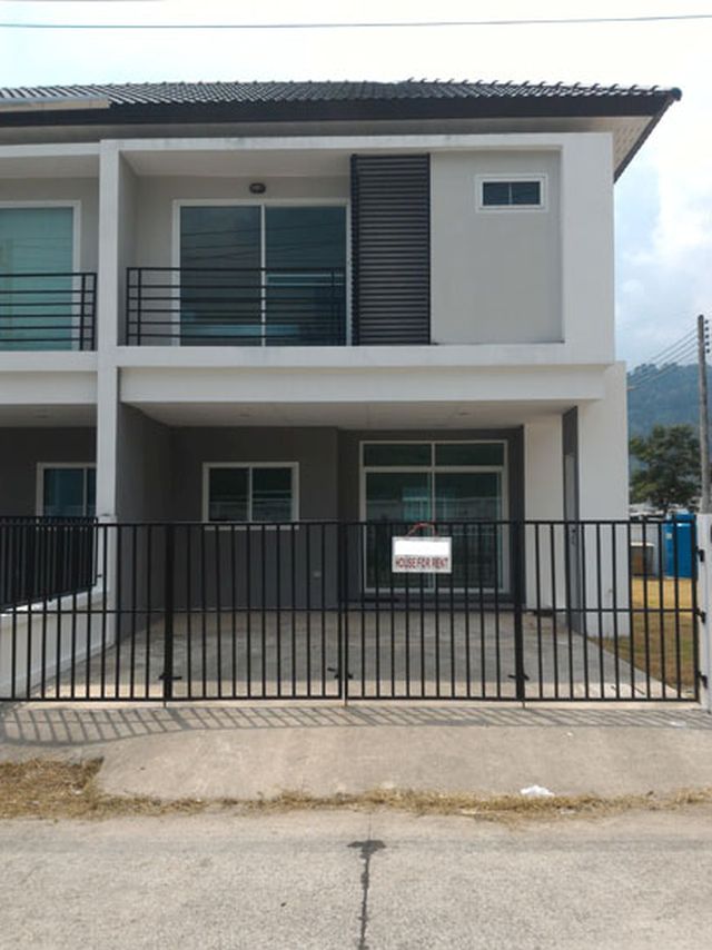 6A110822 ให้เช่าทาวน์เฮาส์ 2 ชั้น 3 ห้องนอน 3 ห้องน้ำ ราคาเช่าเดือนละ 15,000 บาท