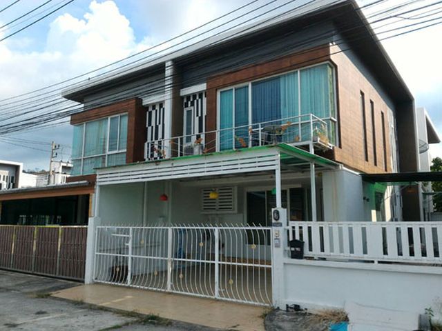 6A110855 ให้เช่าทาวน์เฮาส์ 2 ชั้น 3 ห้องนอน 2 ห้องน้ำ