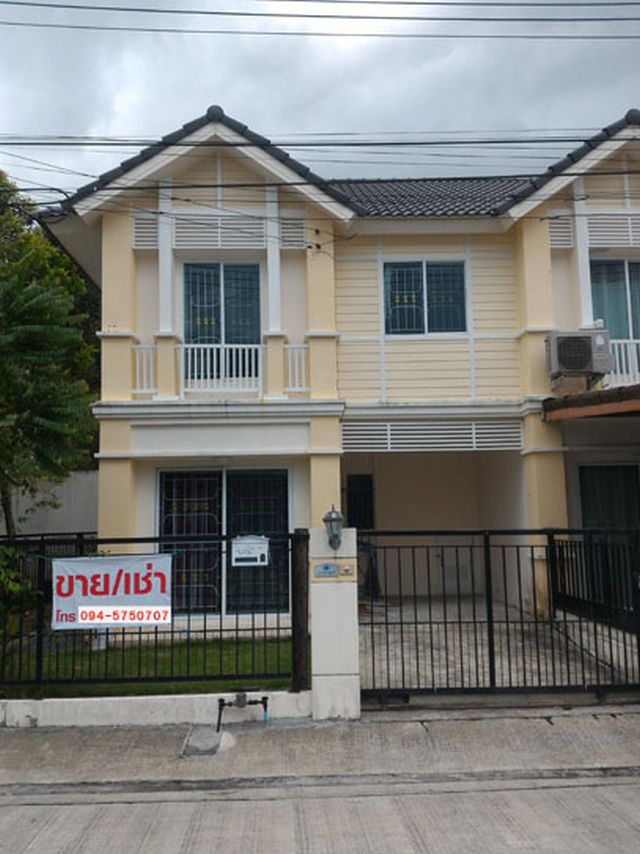 6A100631 ให้เช่าทาวน์เฮาส์ 2 ชั้น 3 ห้องนอน 2 ห้องน้ำ ราคาเช่าเดือนละ 10,000 บาท