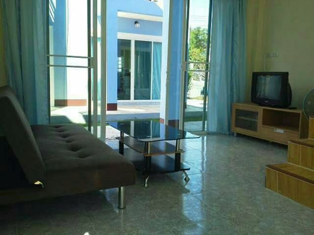 6A80292 ให้เช่าทาวน์เฮาส์ 2 ชั้น 1 ห้องนอน 2 ห้องน้ำ ราคาเช่าเดือนละ 15,000 บาท