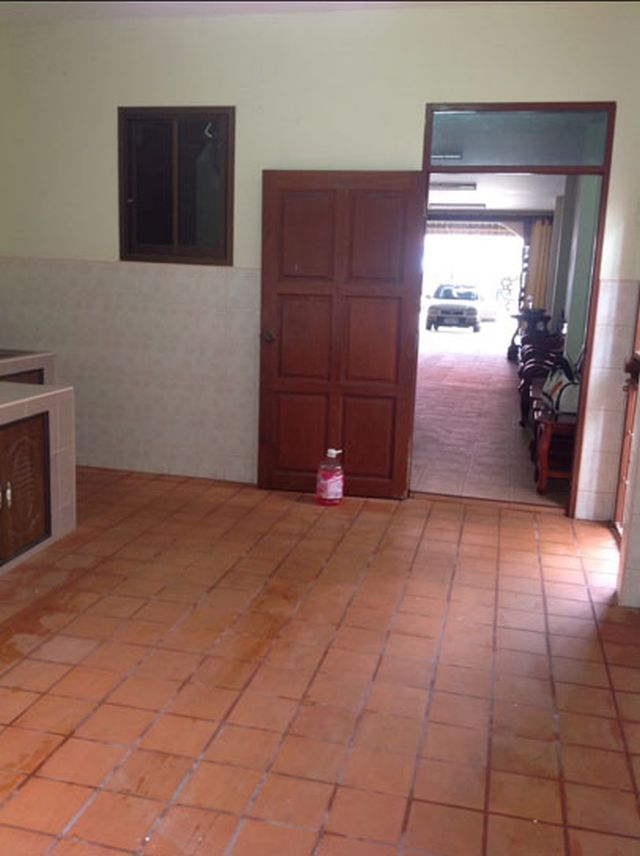 6A100638 ให้เช่าทาวน์เฮาส์ 2 ชั้น 2 ห้องนอน 2 ห้องน้ำ ราคาเช่าเดือนละ 12,000 บาท