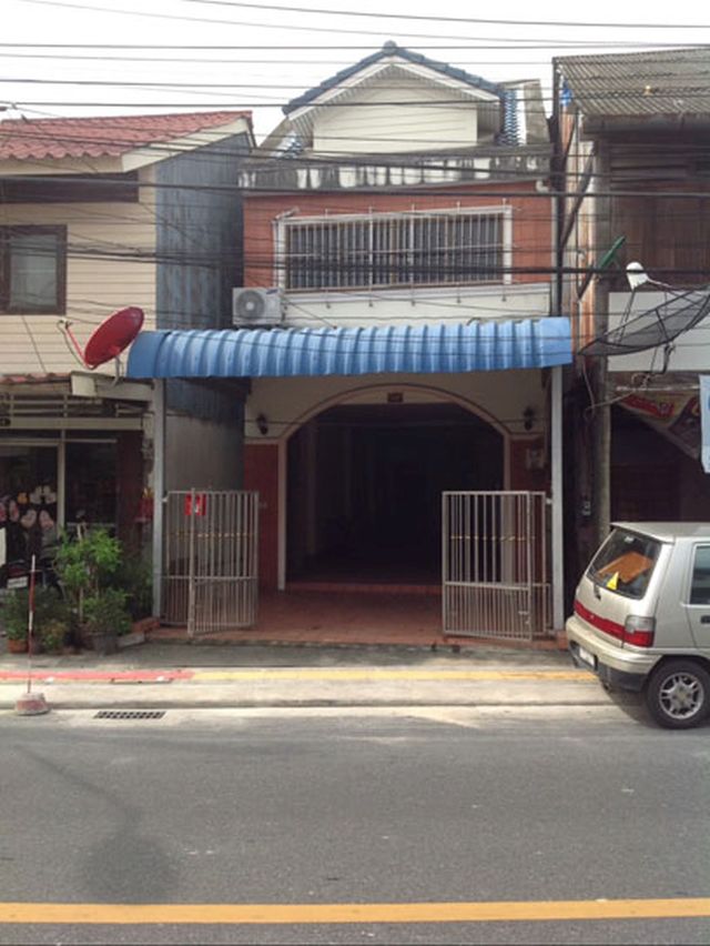 6A100638 ให้เช่าทาวน์เฮาส์ 2 ชั้น 2 ห้องนอน 2 ห้องน้ำ ราคาเช่าเดือนละ 12,000 บาท