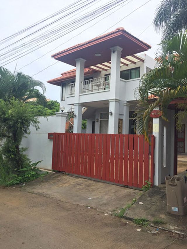 6A80296 ให้เช่าบ้านเดี่ยวสองชั้นมีดาดฟ้า 3 ห้องนอน 3 ห้องน้ำ พื้นที่ 80 ตรว.