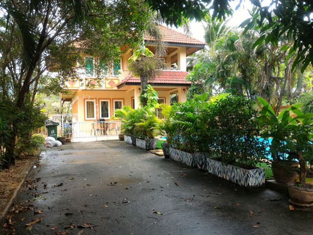 6A40209 ให้เช่าบ้านเดี่ยวสองชั้นมีสระว่ายน้ำ 3 ห้องนอน 3 ห้องน้ำ