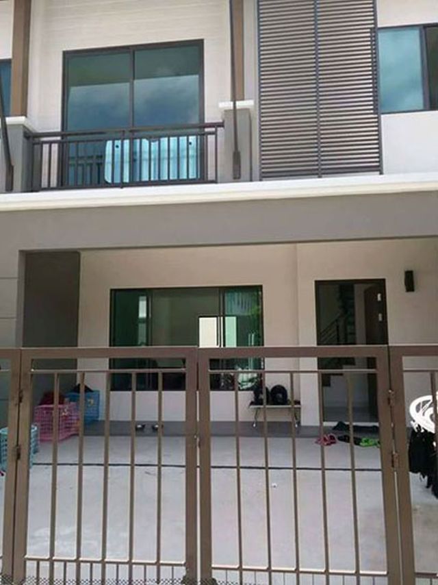 6A110875 ให้เช่าทาวน์เฮาส์ 2 ชั้น 3 ห้องนอน 2 ห้องน้ำ