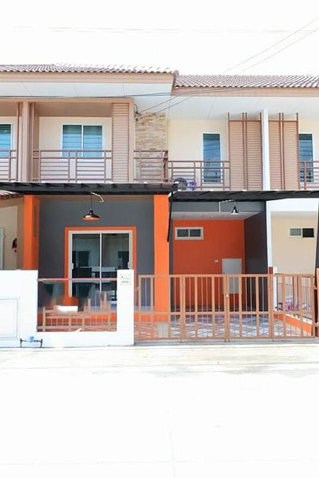 6A120283 ให้เช่าทาวน์โฮมส์ 2 ชั้นหลังใหญ่ 4 ห้องนอน 2 ห้องน้ำ
