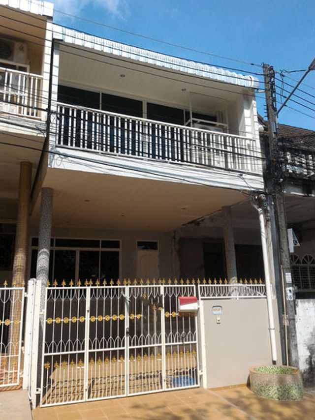 6A100659 ให้เช่าทาวน์เฮาส์ 2 ชั้น 2 ห้องนอน 2 ห้องน้ำ ราคาเช่าเดือนละ 12,000 บาท