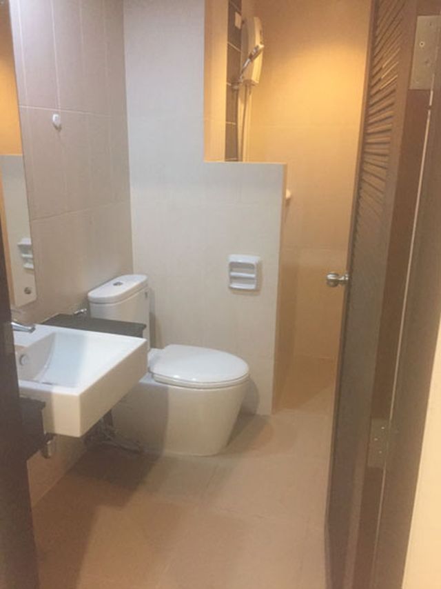 6A80297 ให้เช่าอาคารพาณิชย์ 3 ชั้น 6 ห้องนอน 3 ห้องน้ำ