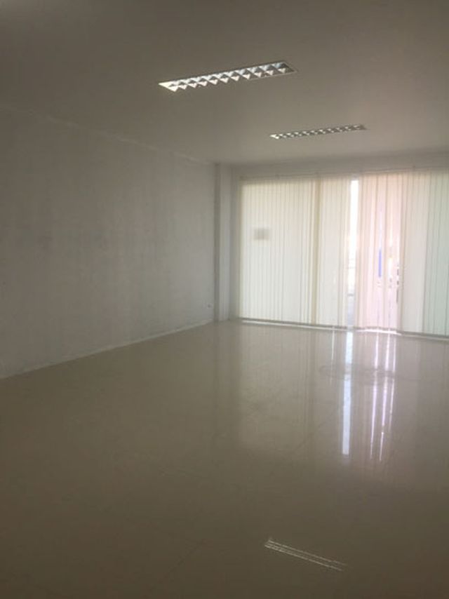 6A80297 ให้เช่าอาคารพาณิชย์ 3 ชั้น 6 ห้องนอน 3 ห้องน้ำ