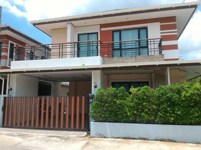 6A110891 ให้เช่าบ้านเดี่ยว2ชั้นมีรั้ว 3 ห้องนอน 3 ห้องน้ำ พื้นที่ 80 ตรว.