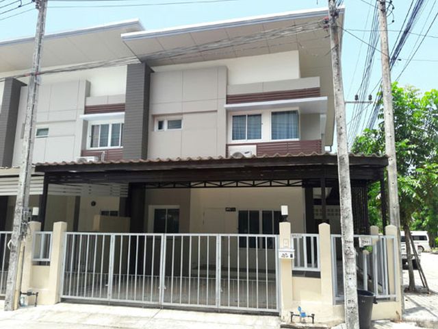 6A120288 ให้เช่าทาวน์เฮาส์สองชั้นในโครงการ 3 ห้องนอน 3 ห้องน้ำ พื้นที่ 30 ตรว.