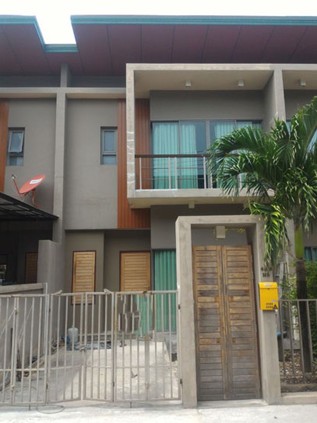 6A90537 ให้เช่าทาวน์เฮาส์ 2 ชั้น 3 ห้องนอน 3 ห้องน้ำ ราคาเช่าเดือนละ 18,000 บาท