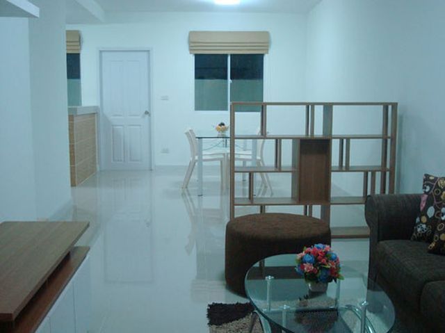 6A100663 ให้เช่าทาวน์เฮาส์ 2 ห้องนอน 2 ห้องน้ำ ราคาเช่าเดือนละ 13,000 บาท