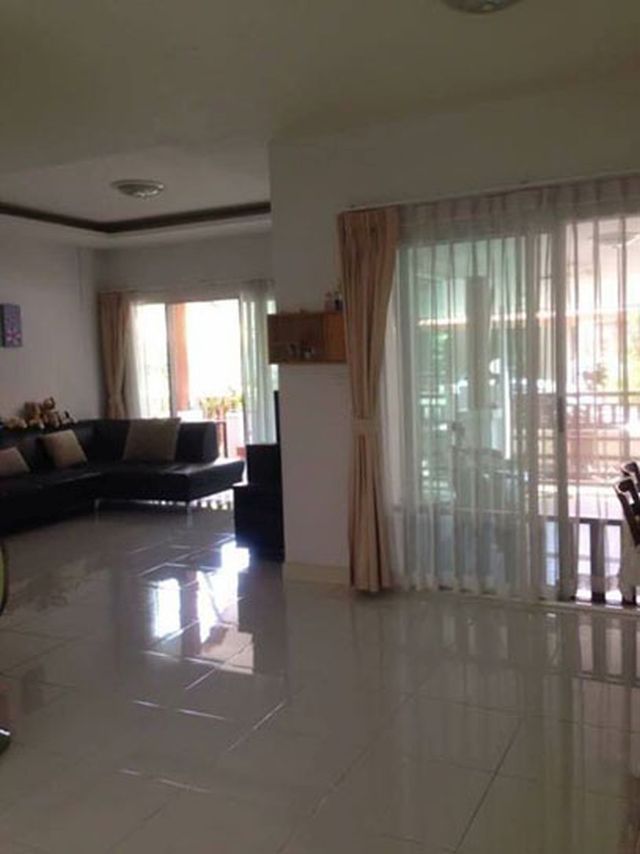 6A120313 ให้เช่าบ้านแฝดชั้นเดียว 3 ห้องนอน 2 ห้องน้ำ พื้นที่ 42 ตรว.