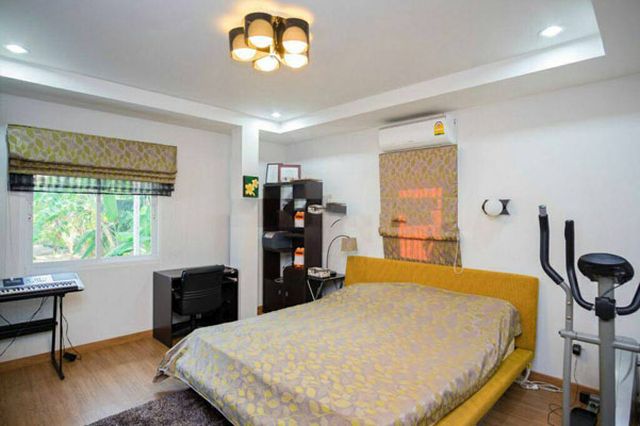 6A120298 ให้เช่าบ้านเดี่ยวสองชั้น 4 ห้องนอน 3 ห้องน้ำมีสระว่ายน้ำ