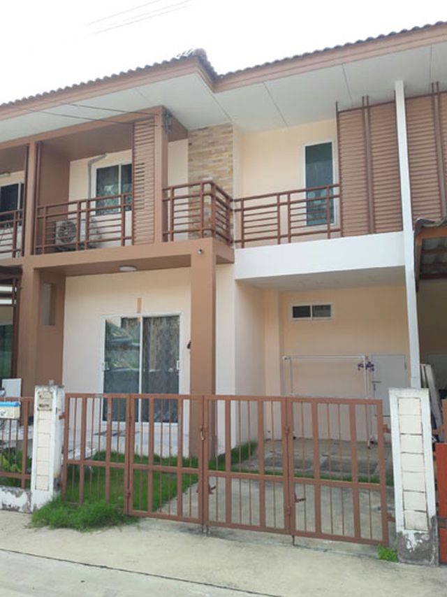 6A120320 ให้เช่าทาวน์เฮาส์ 2 ชั้น 4 ห้องนอน 2 ห้องน้ำ ราคาเช่าเดือนละ 13,000 บาท