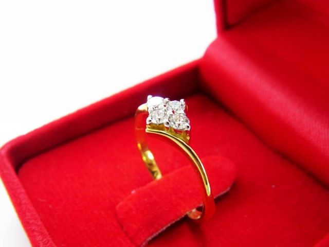 แหวนเพชรทรงข้าวหลามตัด