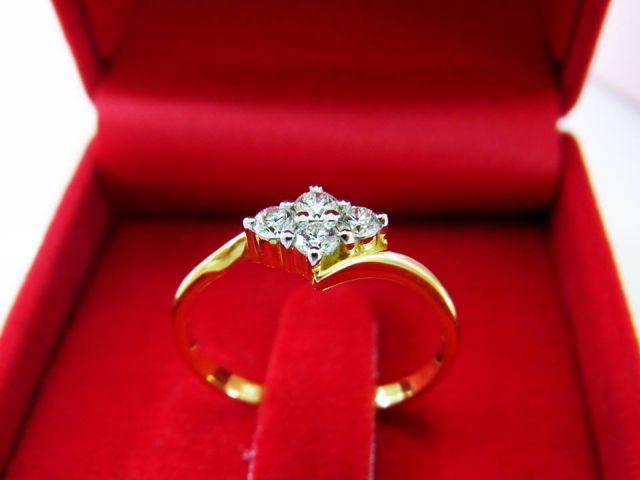 แหวนเพชรทรงข้าวหลามตัด