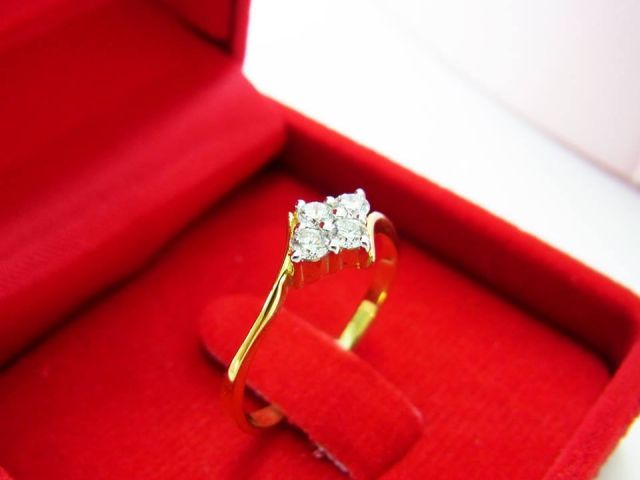 แหวนเพชรทรงข้าวหลามตัด