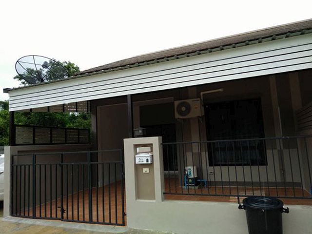 6A20032 ให้เช่าทาวน์เฮาส์ชั้นเดียว 2 ห้องนอน 1 ห้องน้ำ