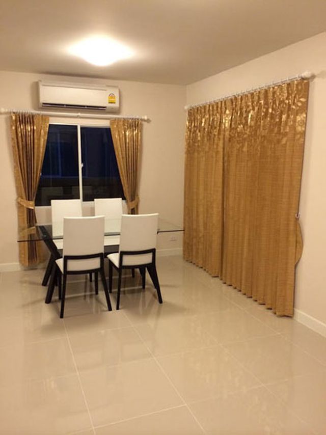 6A110949 ให้เช่าบ้านเดี่ยวในโครงการสองชั้น 3 ห้องนอน 2 ห้องน้ำ พื้นที่ 30 ตรว.