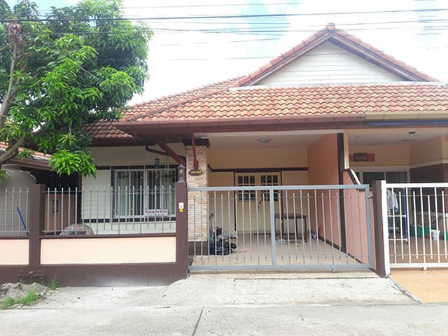 6A110968 ให้เช่าบ้านแฝดชั้นเดียว 2 ห้องนอน 1 ห้องน้ำ พื้นที่ 36 ตรว.