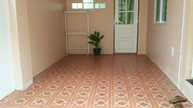 6A110990 ให้เช่าทาวน์เฮาส์ 2 ชั้น 3 ห้องนอน 2 ห้องน้ำ ราคาเช่าเดือนละ 12,000 บาท