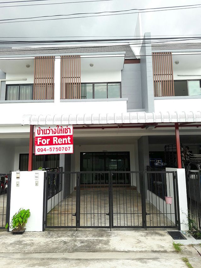 6A110997 ให้เช่าทาวน์เฮ้าส์ 2 ชั้น  2 ห้องนอน 2 ห้องน้ำ  พื้นที่ 23 ตรว.