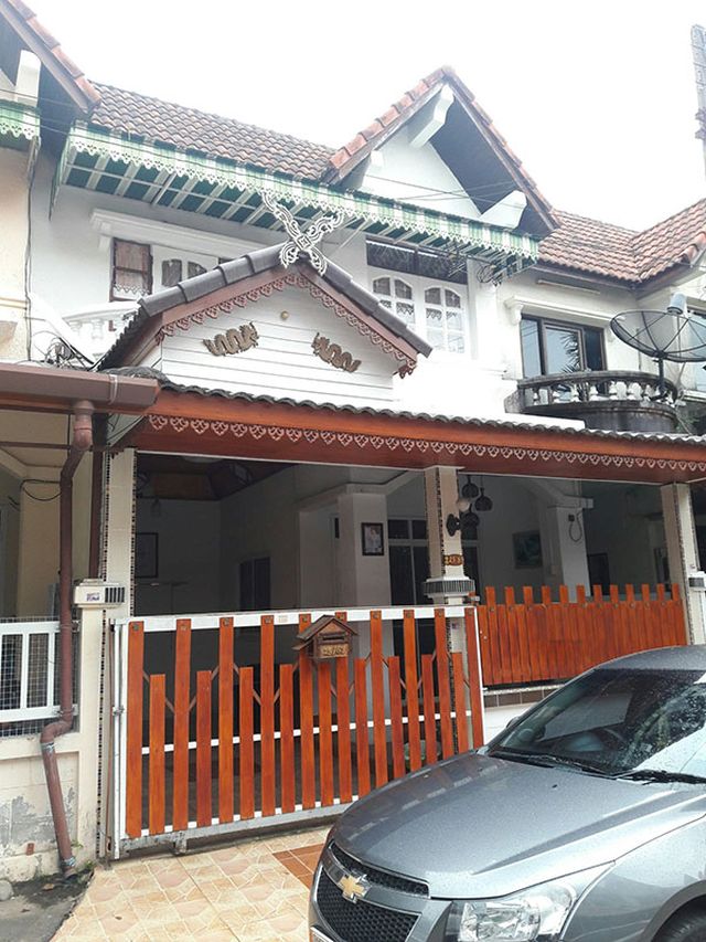 6A110999 ให้เช่าทาวน์เฮ้าส์ 2 ชั้น  2 ห้องนอน 2 ห้องน้ำ  พื้นที่ 24 ตรว.