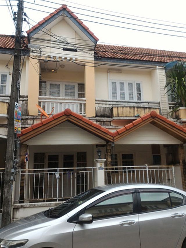 6A90562 ให้เช่าทาวน์เฮาส์ 2 ชั้น 3 ห้องนอน 2 ห้องน้ำ ราคาเช่าเดือนละ 12,000 บาท
