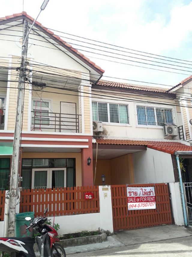 6A90575 ให้เช่าทาวน์เฮาส์ 2 ชั้น 3 ห้องนอน 2 ห้องน้ำ ราคาเช่าเดือนละ 15,000 บาท