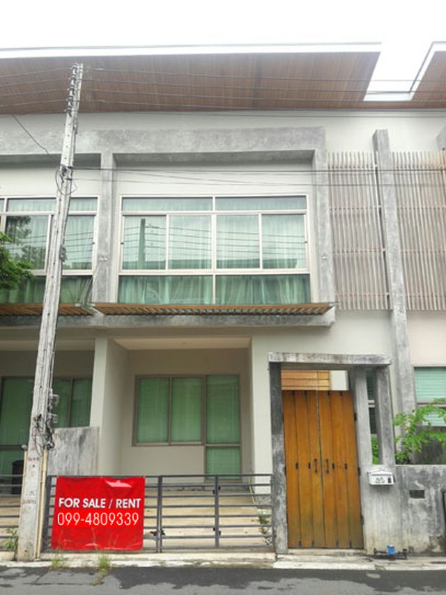 6A90582 ให้เช่าทาวน์เฮาส์ 2 ชั้น 2 ห้องนอน 3 ห้องน้ำ ราคาเช่าเดือนละ 25,000 บาท