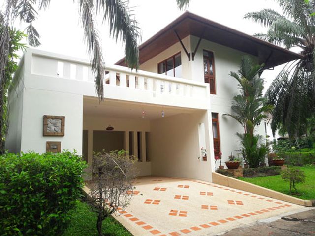 6A90583 ให้เช่าบ้านเดี่ยวสองชั้นสไตล์ฝรั่งหลังใหญ่ 3 ห้องนอน 4 ห้องน้ำ