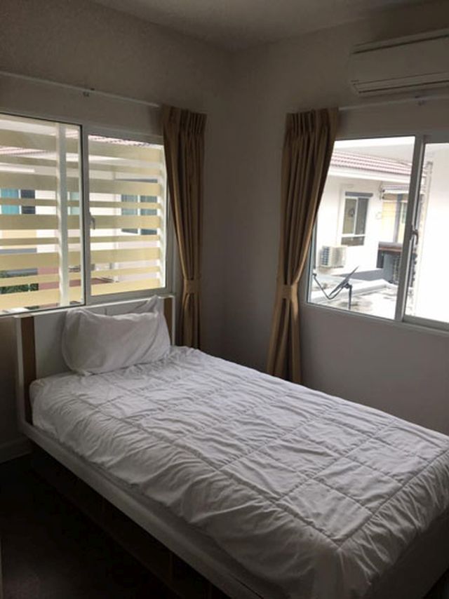6A111016 ให้เช่าบ้านเดี่ยวสองชั้น 3 ห้องนอน 2 ห้องน้ำ พื้นที่ 38 ตรว.