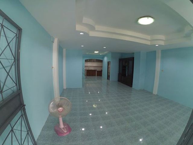 6A90591 ให้เช่าทาวน์เฮาส์ 2 ห้องนอน 2 ห้องน้ำ ราคาเช่าเดือนละ 9,000 บาท