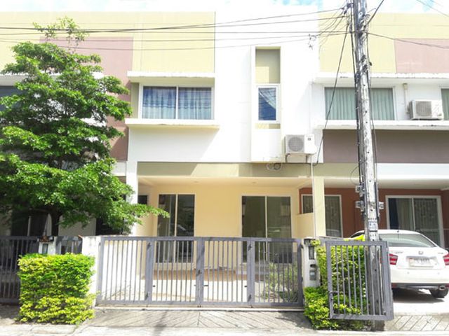 6A100718 ให้เช่าทาวน์เฮาส์ 2 ชั้น 2 ห้องนอน 2 ห้องน้ำ ราคาเช่าเดือนละ 10,000 บาท