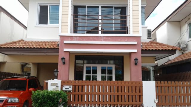 ขาย หรือ ให้เช่า บ้าน  2 ชั้น ใกล้ตัวเมือง