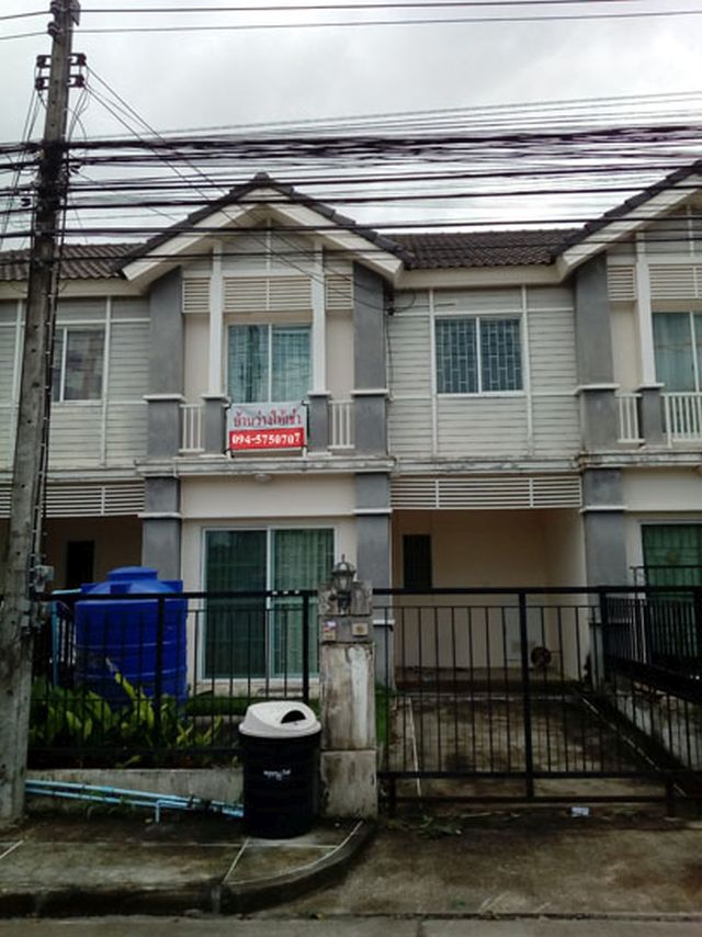 6A120340 ให้เช่าทาวน์เฮาส์ 2 ชั้น 3 ห้องนอน 2 ห้องน้ำ ราคาเช่าเดือนละ 12,000 บาท