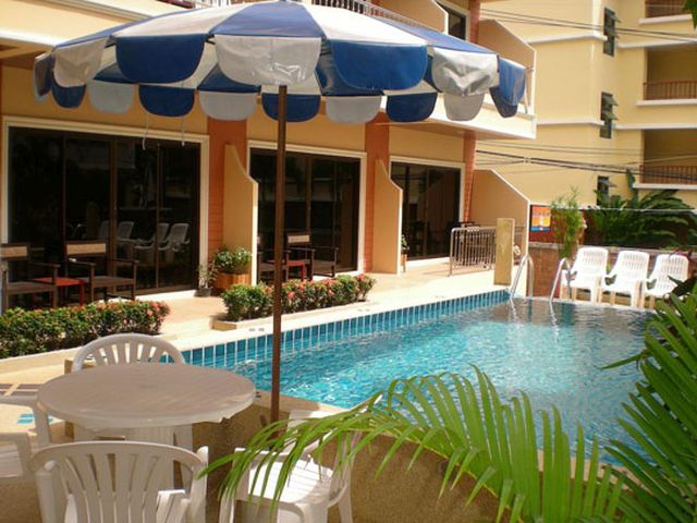 6C60037 โรงแรมสุดหรูกลางหาดป่าตองขายพร้อมเปิดกิจการต่อ มีทั้งหมด 26 ห้องนอน