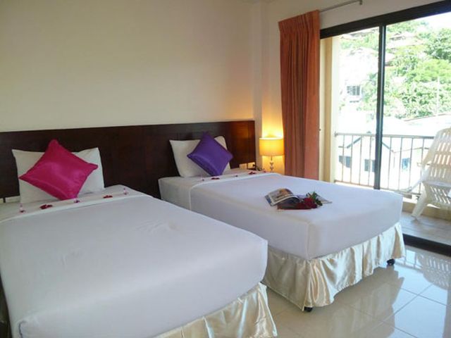 6C60037 โรงแรมสุดหรูกลางหาดป่าตองขายพร้อมเปิดกิจการต่อ มีทั้งหมด 26 ห้องนอน