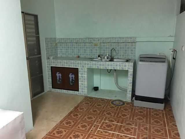 6A111091 ให้เช่าทาวน์เฮาส์ 2 ชั้น 2 ห้องนอน 2 ห้องน้ำ ราคาเช่าเดือนละ 12,000 บาท