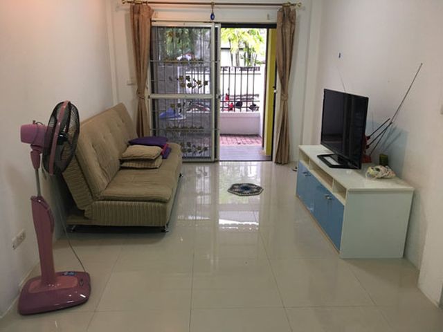 6A111091 ให้เช่าทาวน์เฮาส์ 2 ชั้น 2 ห้องนอน 2 ห้องน้ำ ราคาเช่าเดือนละ 12,000 บาท