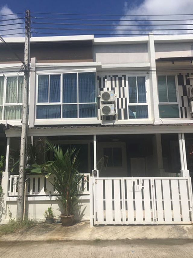 6A111077 ให้เช่าทาวน์เฮาส์ 2 ชั้น 3 ห้องนอน 2 ห้องน้ำ ราคาเช่าเดือนละ 15,000 บาท