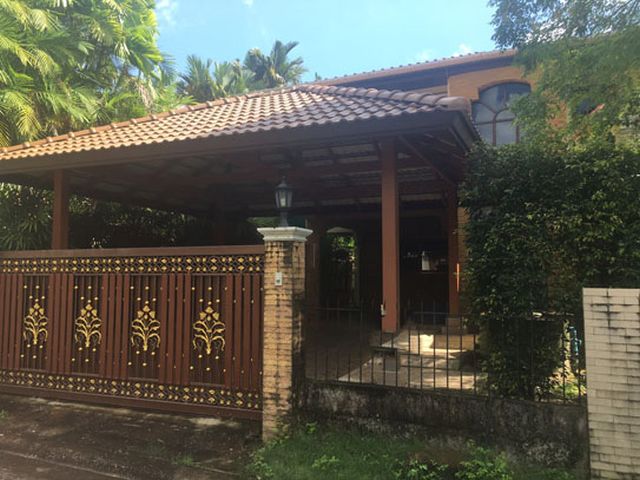 6A111078 ให้เช่าบ้านเดี่ยวสองชั้น 4 ห้องนอน 3 ห้องน้ำ พื้นที่ 200 ตรว.