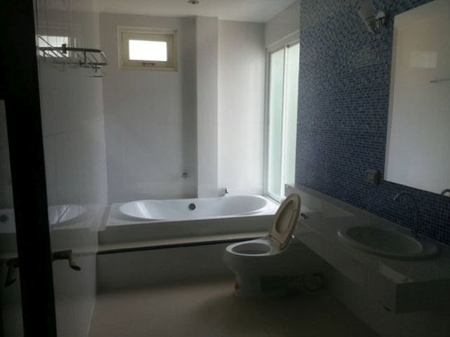 6C90239 ขายบ้านเดี่ยว 2 ชั้น 3 ห้องนอน 3 ห้องน้ำ พื้นที่ 80 ตรว. ราคา 11 ล้านบาท