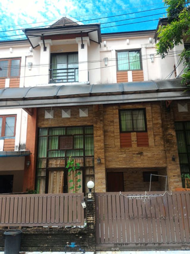 6A90602 ให้เช่าทาวน์เฮาส์ 3 ชั้น 3 ห้องนอน 3 ห้องน้ำ ราคาเช่าเดือนละ 12,000 บาท