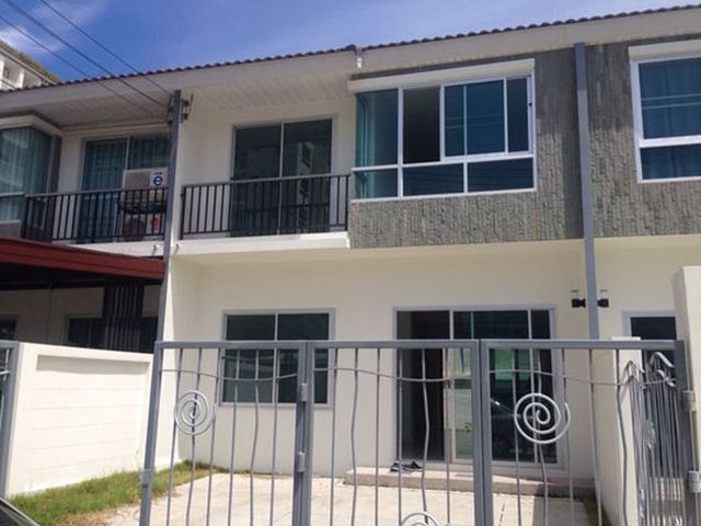 6A100781 ให้เช่าทาวน์เฮาส์ 2 ชั้น 3 ห้องนอน 2 ห้องน้ำ ราคาเช่าเดือนละ 11,000 บาท