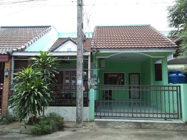 6A80324 ให้เช่าทาวน์เฮาส์ชั้นเดียว 2 ห้องนอน 1 ห้องน้ำ