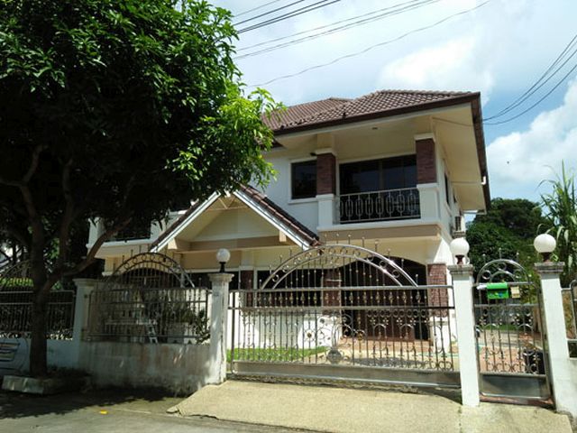 6A80326 ให้เช่าบ้านแฝด 2 ชั้น 3 ห้องนอน 2 ห้องน้ำ พื้นที่ 64 ตรว.